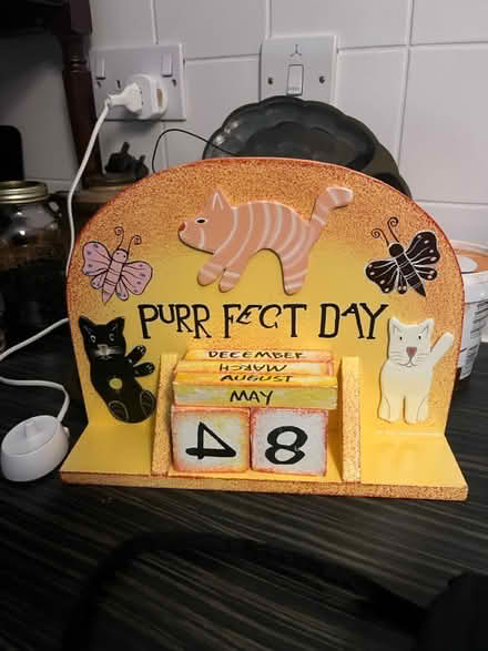 Photo of free Cat calendar (Cannonmills EH7) #1