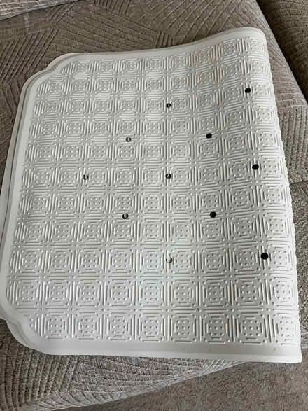 Photo of free Non Slip Bath/Shower Mat 40 x 70cm (IP2) #1