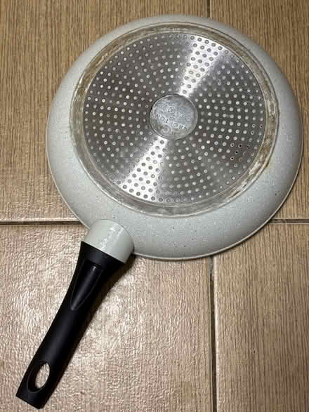 Photo of free Large wok & 2 pans (Liverpool L16) #4