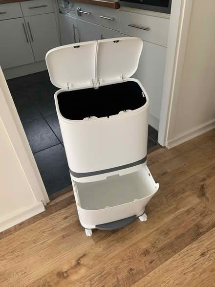 Photo of free Kitchen bin (New Malden KT3) #2