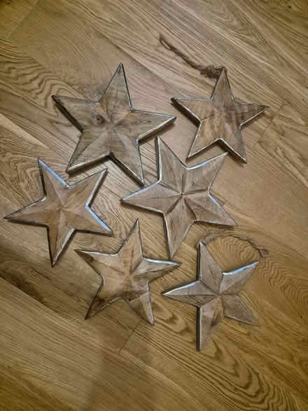 Photo of free Wooden star decorations (Sw155au, Barnes) #1
