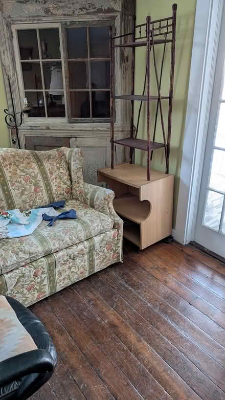 Photo of free Dressers, tables, chairs & more (Palisades NY) #3