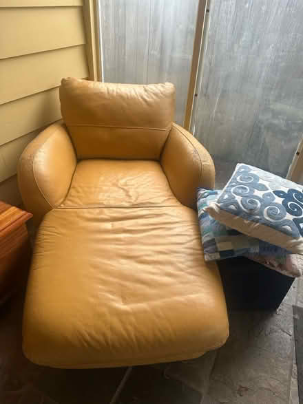 Photo of free Large yellow leather chair (Salem (midtown)) #1