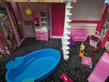 Photo of free Barbie House (Bow E3) #3