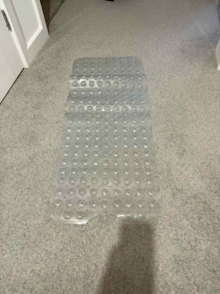 Photo of free Non slip bath mat (Brize Norton OX18) #1