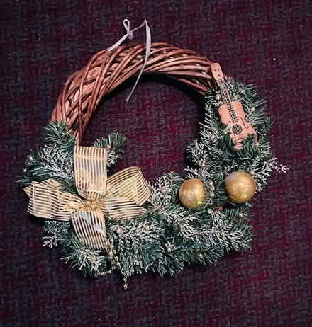 Photo of free New Wreath- Must go Today (Erin Mills) #1