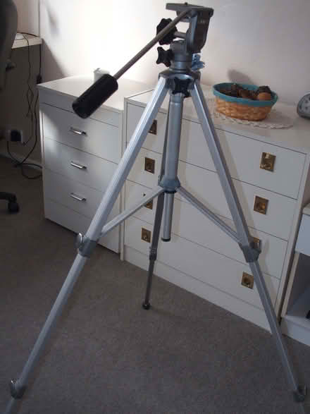 Photo of free Heavy duty tripod (Roe Green AL10) #3