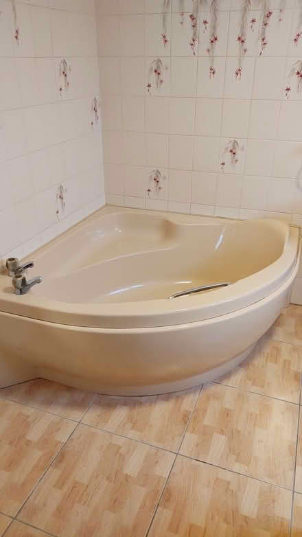 Photo of free Twyford 4 piece bathroom suite (Coughton HR9) #1