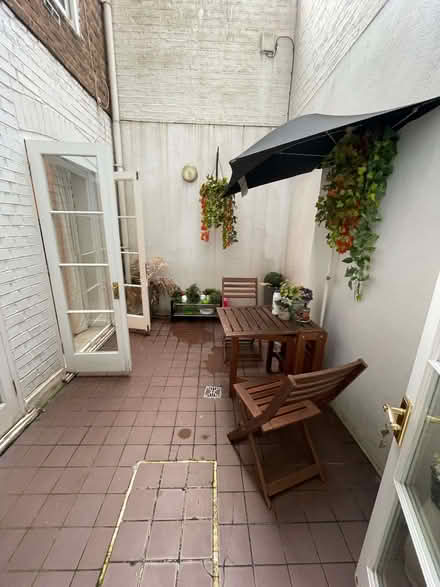 Photo of free garden table + parasol (Knightsbridge SW3) #1