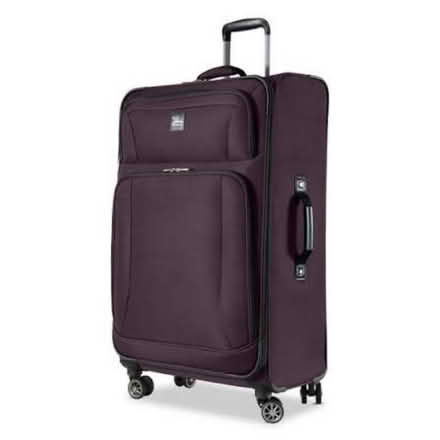 Photo of Large suitcase (L6Y 3M9) #1