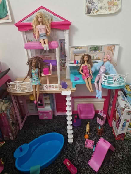 Photo of free Barbie House (Bow E3) #1