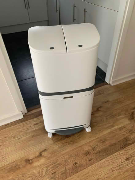 Photo of free Kitchen bin (New Malden KT3) #1