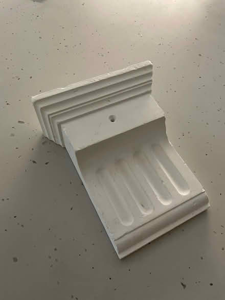 Photo of free Fluted plaster corbel (Penn HP10) #1