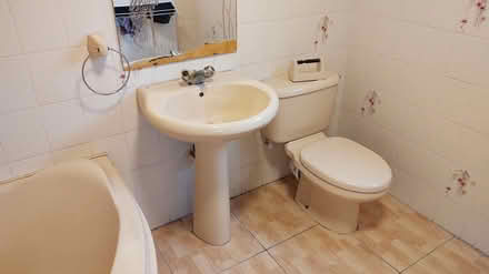 Photo of free Twyford 4 piece bathroom suite (Coughton HR9) #2