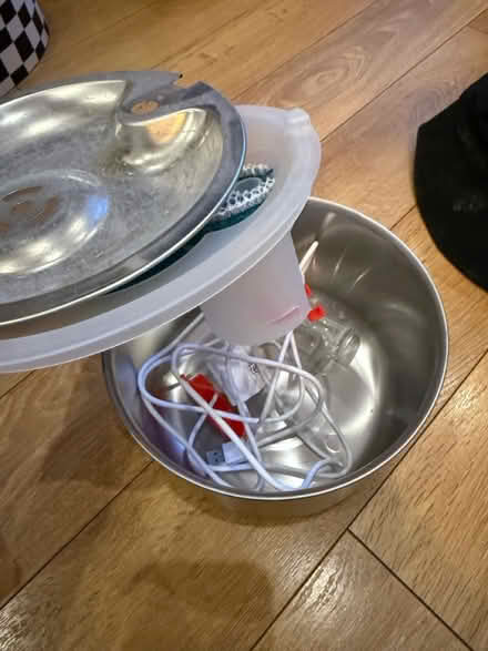 Photo of free Cat water fountain feeder (ha28qz) #1