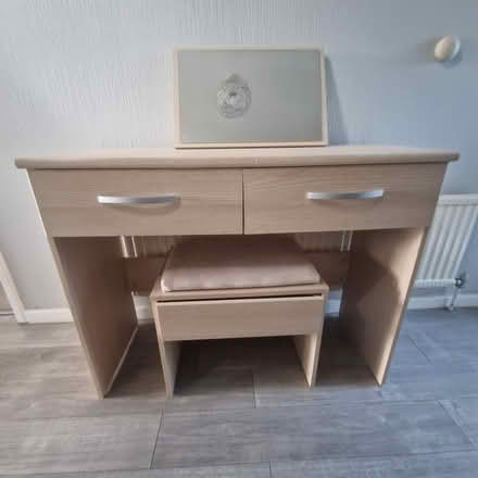 Photo of free Desk with small seat (Cheshunt) #1