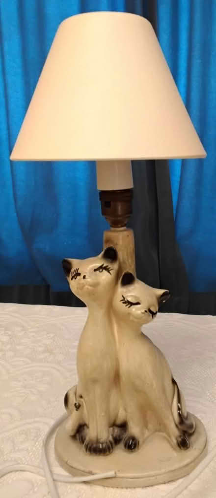 Photo of free Siamese Cats Table Lamp (DA1) #1