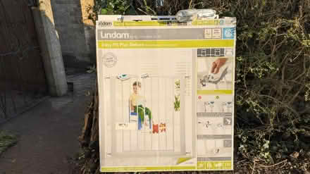 Photo of free Stair Gate hardly used. (Lindam) (OX25 Steeple Aston) #1