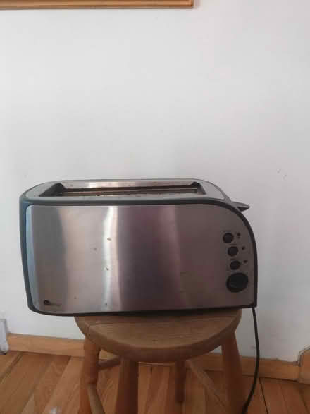 Photo of free 4 slice toaster (RG47TQ) #1