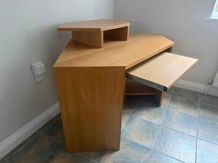 Photo of free Corner desk (Wandsworth) #4