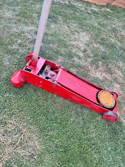 Photo of trolley jack (Ludlow SY8) #1