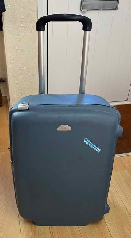 Photo of free Samsonite wheeled suitcase (Billericay CM12) #1