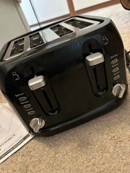 Photo of free Black electric 4 slice toaster (Banstead SM7) #3