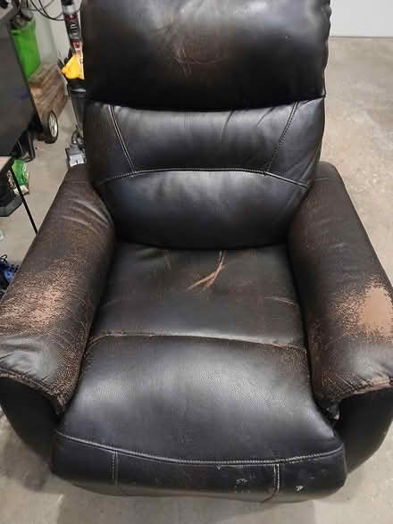 Photo of free Electrical recliner (crest hill IL) #1