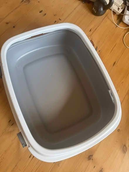 Photo of free Large Litter tray (East Dulwich SE22) #1