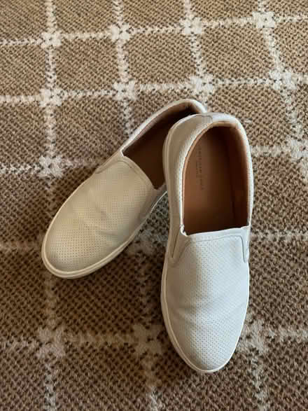 Photo of free Ladies, shoe from American Eagle (Santa monica) #1