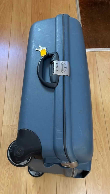 Photo of free Samsonite wheeled suitcase (Billericay CM12) #3