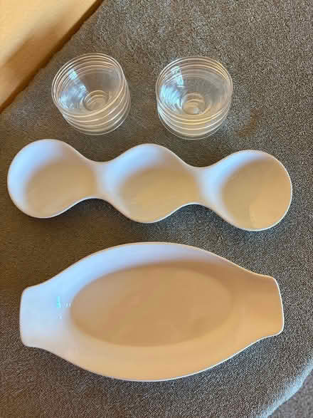 Photo of free Serving dishes and bowls (Hwy 76, Rancho Del Oro, O’side) #1