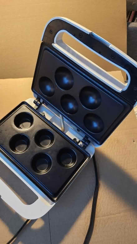 Photo of free Muffin maker - counter appliance (Danforth and Greenwood) #2