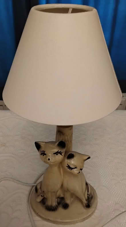 Photo of free Siamese Cats Table Lamp (DA1) #2