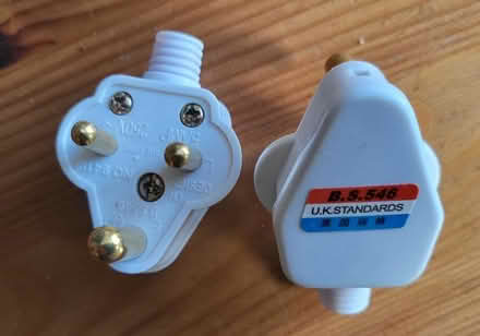 Photo of free 5amp plugs (Temple Street OX4) #1