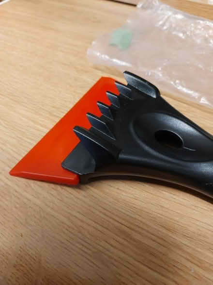 Photo of free Car windscreen snow ice cleaner (EN8) #2