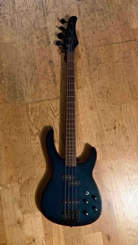 Photo of free Bass guitar and amp (Se41dx) #1