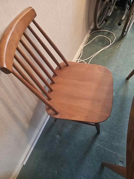 Photo of free Dinning room table and 4 chairs (Billericay essex CM11) #4