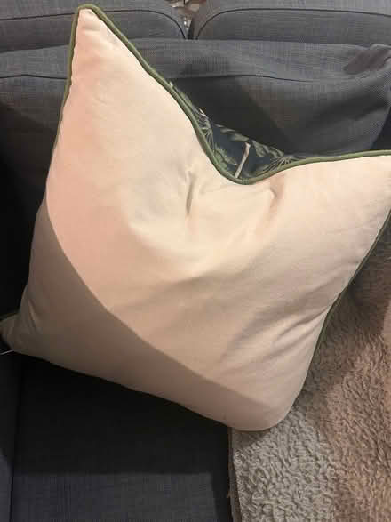 Photo of free Cushion (WA4) #2