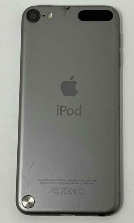 Photo of free Apple iPod (not working) (Jefferson Avenue Downers Grove) #1