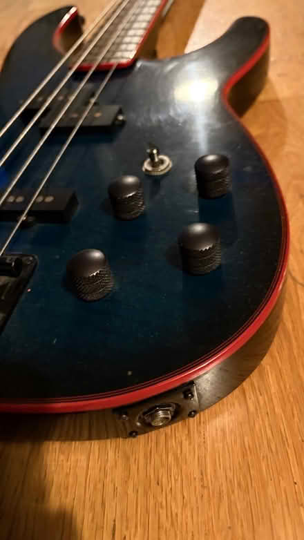 Photo of free Bass guitar and amp (Se41dx) #2