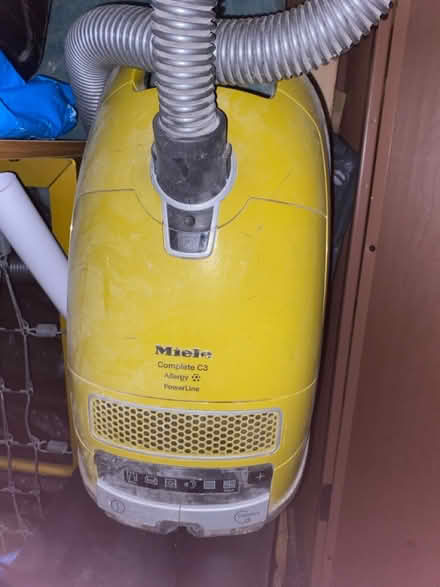 Photo of free Miele Vaccuum - Turns On (SM7) #2