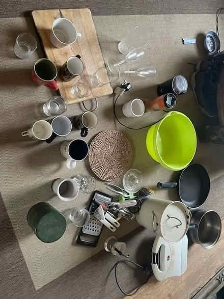 Photo of free Assorted kitchen ware (Barnsbury N1) #1