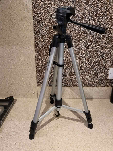 Photo of free Camera tripod stand (Holywell WD18) #2