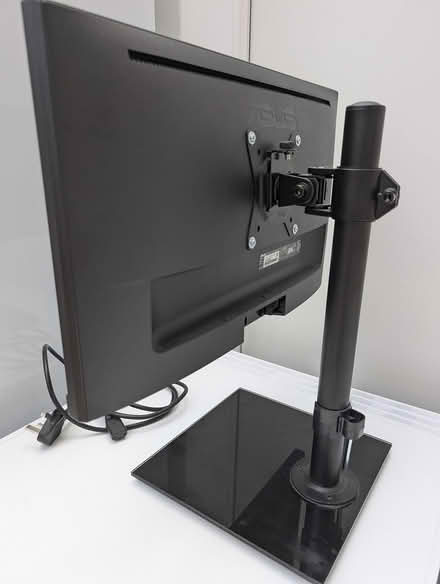 Photo of free 22 inch monitor (Old Coulsdon CR5) #2