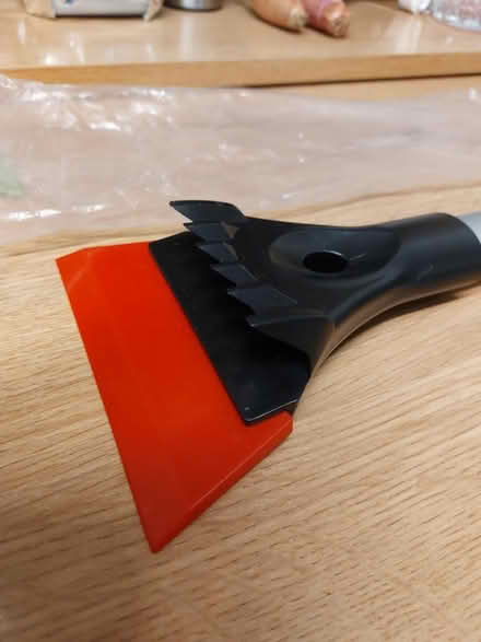 Photo of free Car windscreen snow ice cleaner (EN8) #3