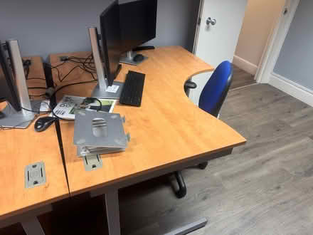 Photo of free X2 desk/ work station (W1h 1pn) #1