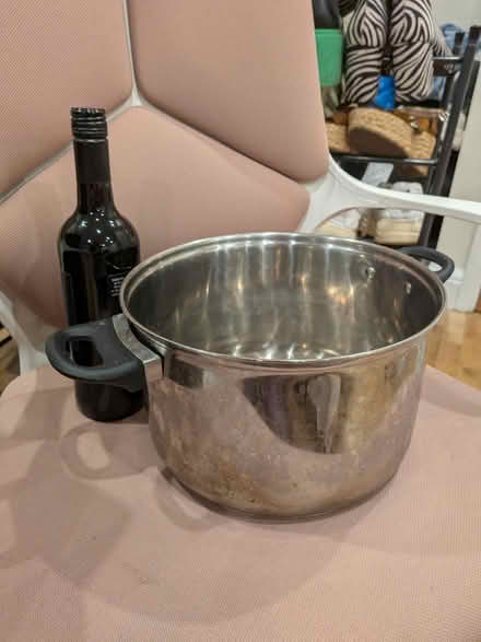 Photo of free Large stock pot (SW16) #2