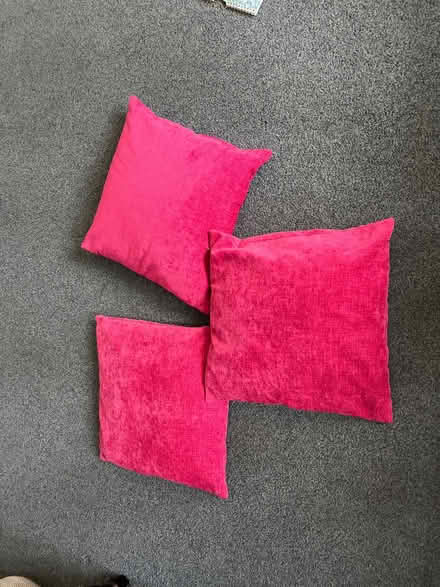 Photo of free Pink cushions x 3 (HP3 8BQ) #1