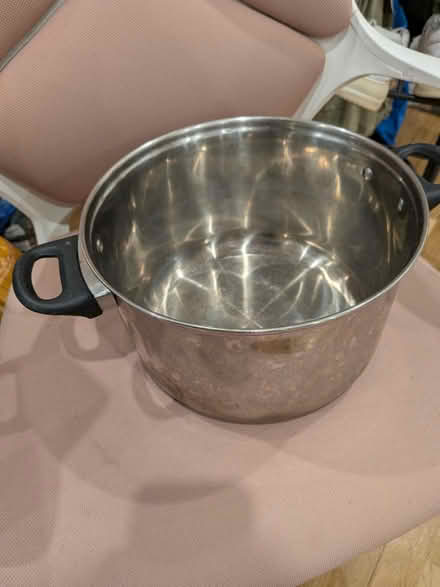 Photo of free Large stock pot (SW16) #1